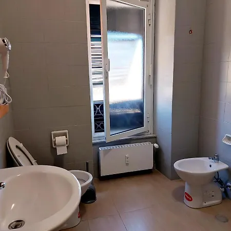 Stanza Privada Genua